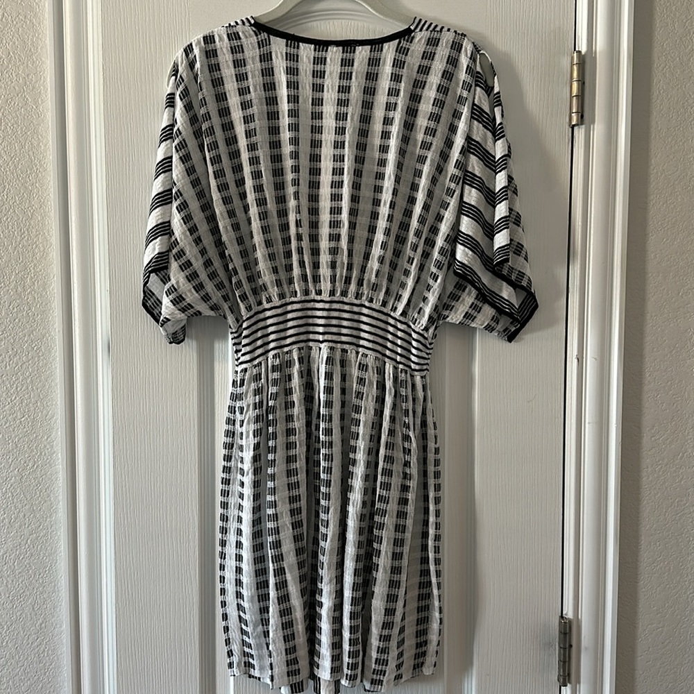 NWT Trina Turk Swim Suit Cover Up - Picture 4 of 6